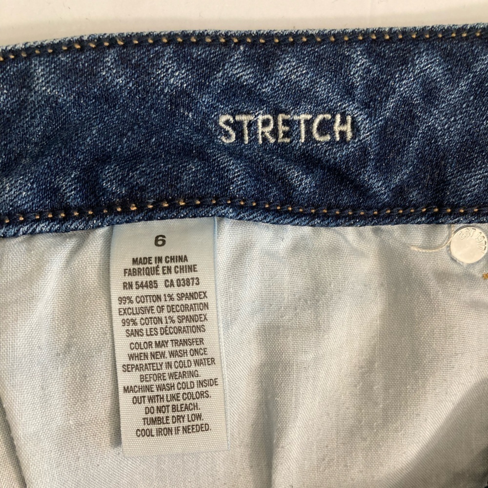 American Eagle floral embroidered cut off shorts - Picture 3 of 3